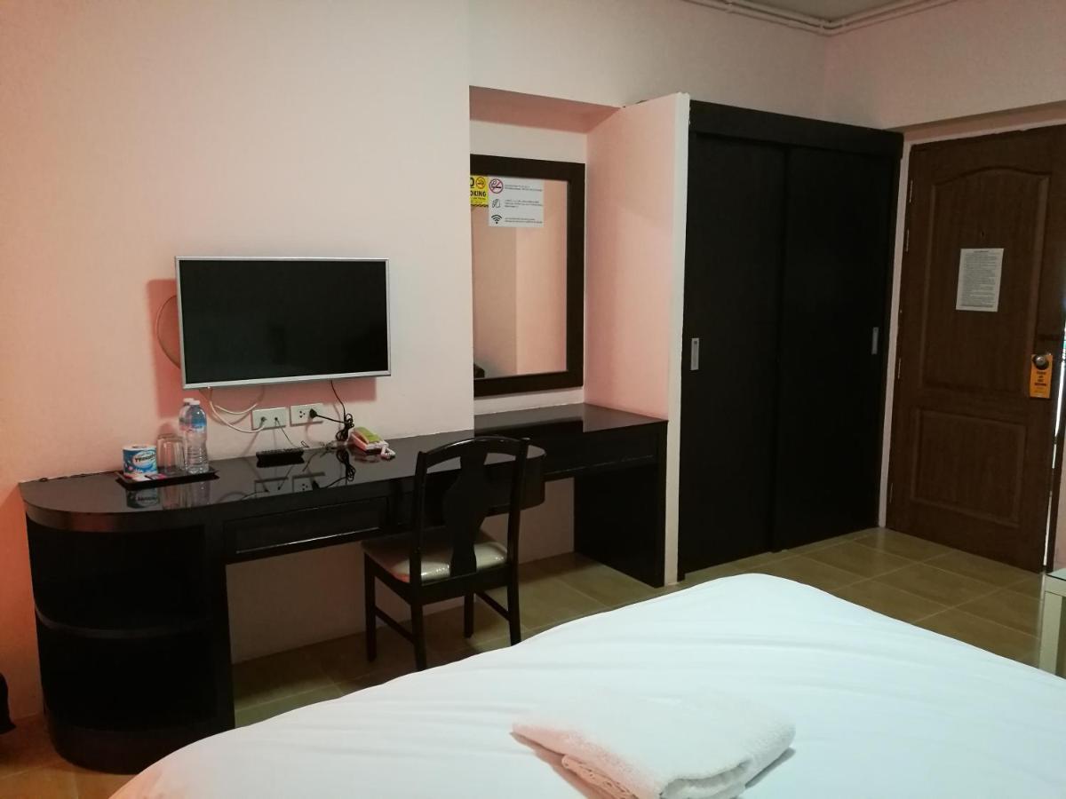 J.Residence Samut Prakan Exterior foto